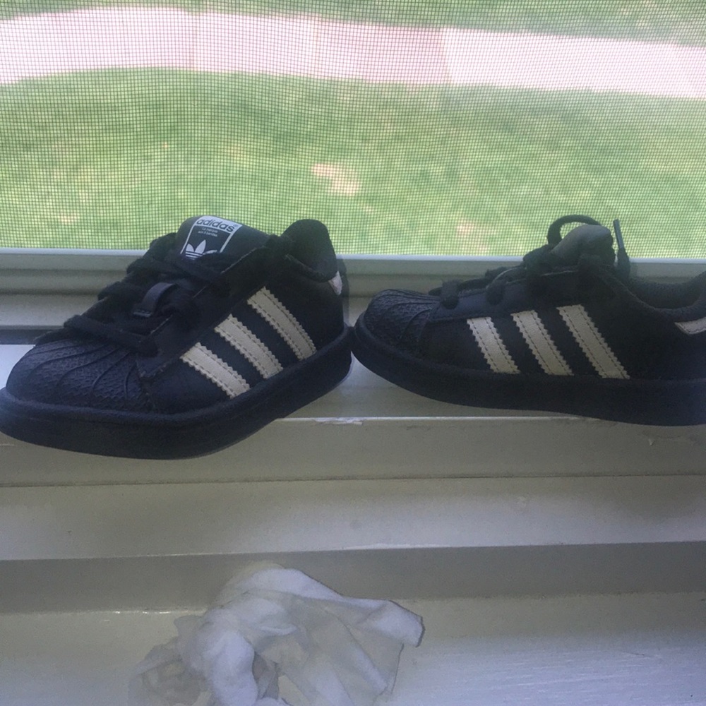 Adidas shell toe size 6 - Picture 2 of 4